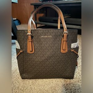 Michael Kors Logo Voyager East West Tote Shoulder Bag